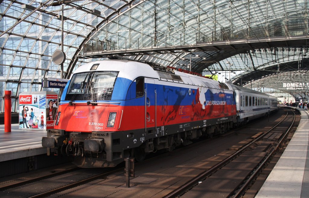 Hier 5 370 002 mit EC43 von Berlin Hbf. nach Warszawa Wschodnia, dieser Zug stand am 4.7.2012 in Berlin Hbf. 