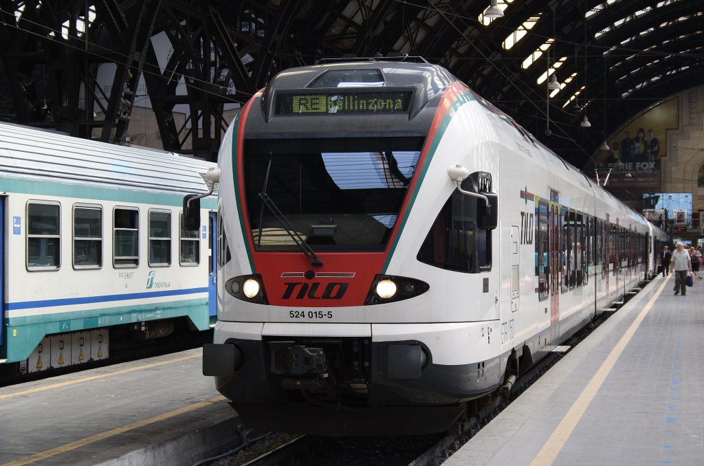 Hier 524 015-5 als RE2020 von Milano Centrale nach Bellinzona, dieser Triebzug stand am 21.7.2011 in Milano Centrale. 