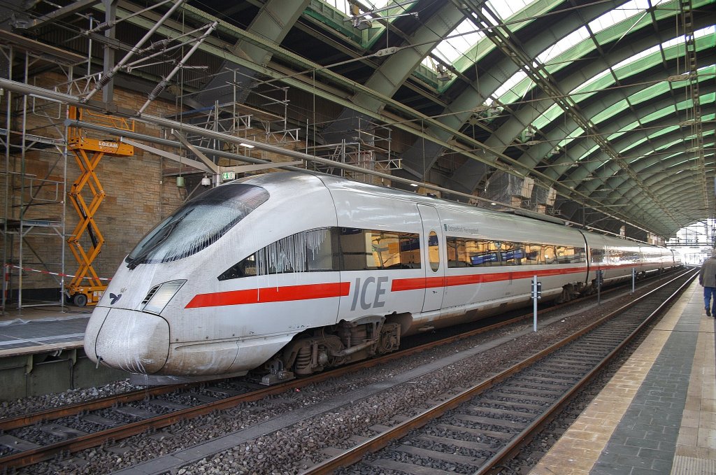 Hier 605 505-8  Ostseebad Heringsdorf  als ICE38 von Kbenhavn H nach Berlin Ostbahnhof mit 605 007-4  rhus  als ICE381 von rhus H nach Berlin Ostbahnhof, dieser Triebzug stand am 29.10.2011 in Berlin Ostbahnhof.