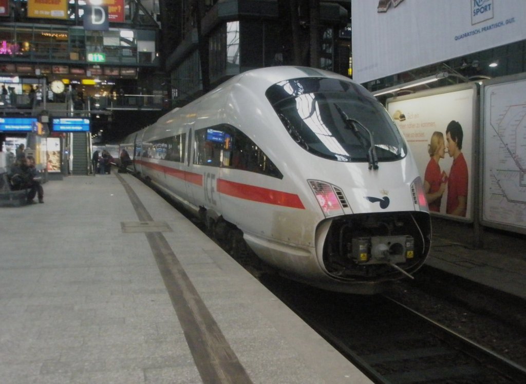 Hier 605 520-7  Rendsburg  als ICE34 von Koebenhavn H nach Hamburg Hbf., dieser Zug stand am 13.3.2010 in Hamburg Hbf.