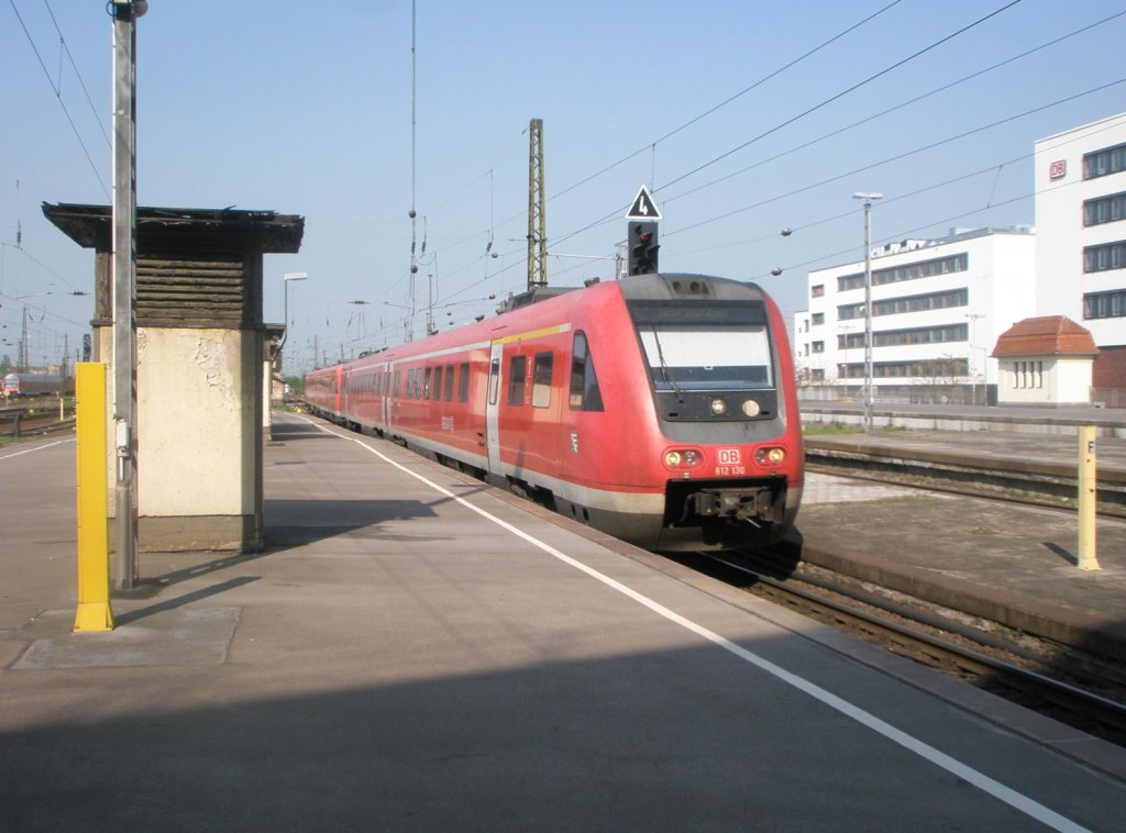 Hier 612 130 und 612 606 als ein RE6 von Leipzig Hbf. nach Chemnitz Hbf., bei der Einfahrt am 22.4.2011 in Leipzig Hbf.