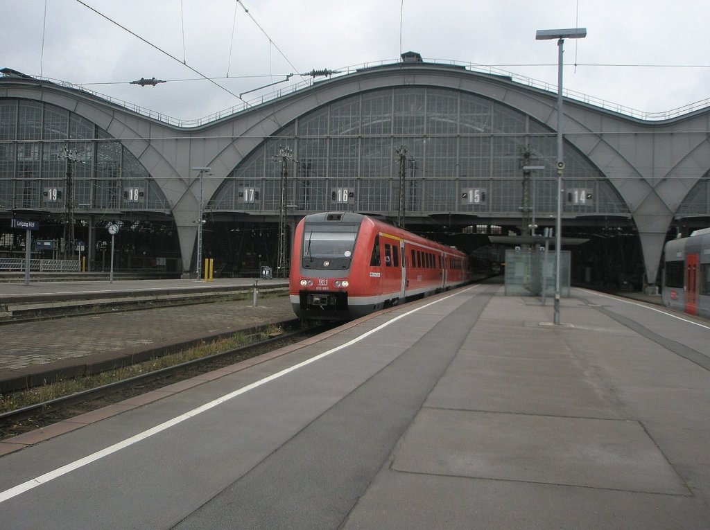 Hier 612 463 und 612 630 als RE16 nach Hof Hbf., bei der Ausfahrt am 14.5.2010 aus leipzig Hbf.
