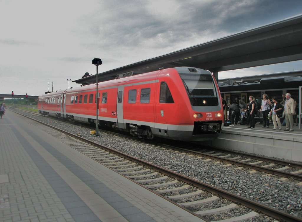 Hier 612 509 als RE4 von Hannover Hbf. nach Halle(Saale) Hbf., bei der Einfahrt am 22.5.2011 in Halberstadt.