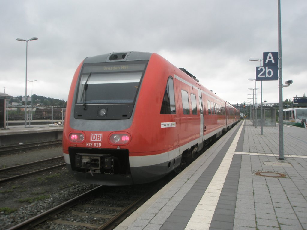 Hier 612 628 und 612 612 als IRE1 von Nrnberg Hbf. nach Dresden Hbf., bei der Ausfahrt am 18.8.2010 aus Hof Hbf.
