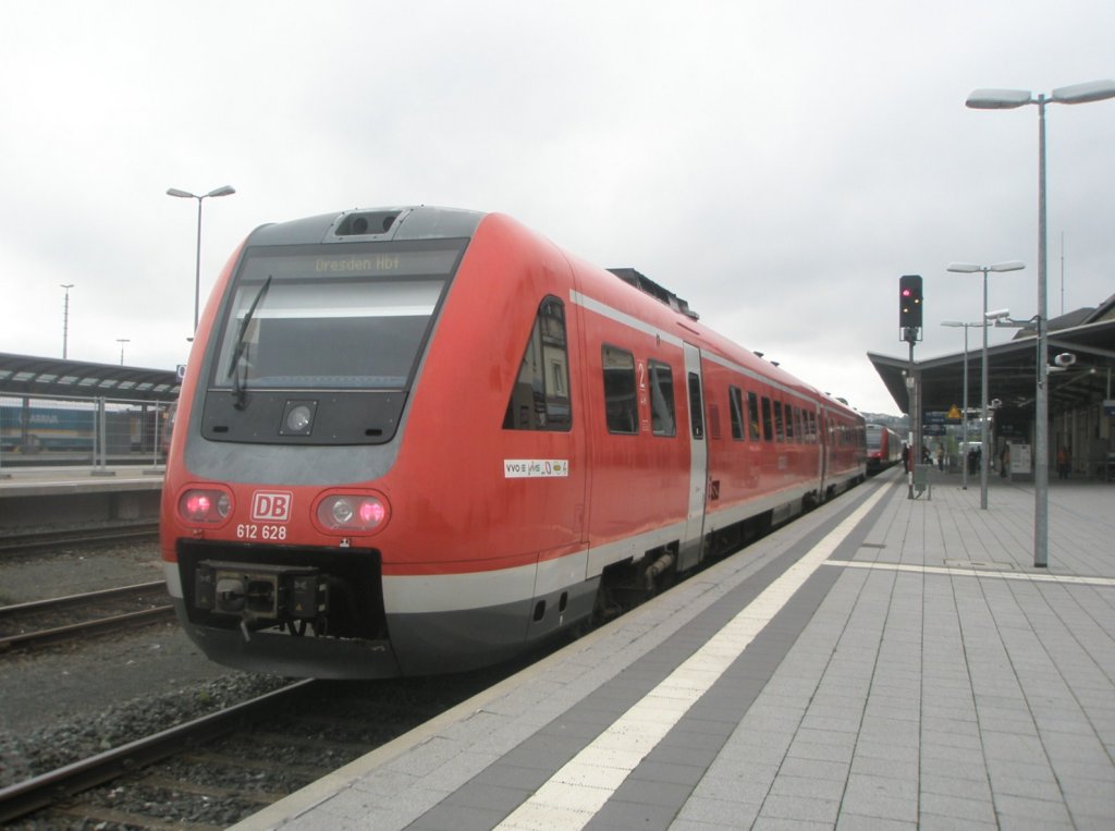 Hier 612 628 als IRE1 von Nrnberg Hbf. nach Dreseden Hbf., bei der Einfahrt am 18.8.2010 in Hof Hbf.