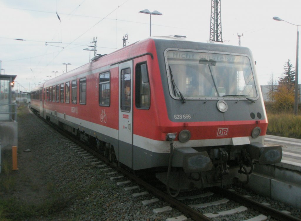 Hier 628 656 kommend als RE3 aus Prenzlau, dieser Zug stand am 5.11.2009 in Angermnde.