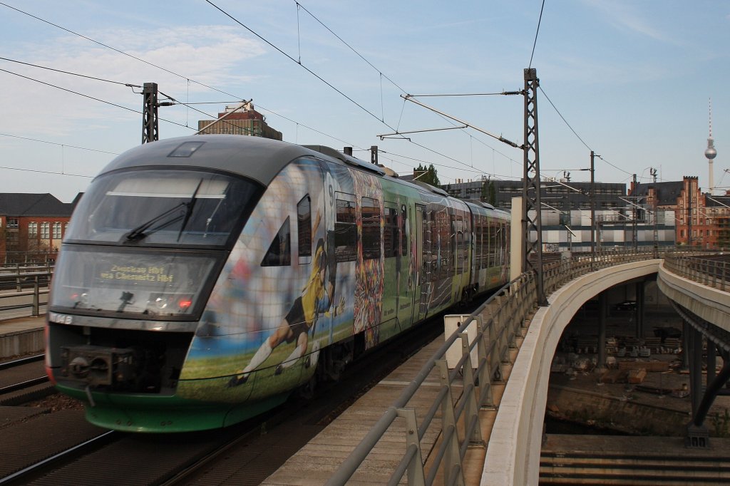 Hier 642 804-8 als VX81147 von Berlin Zoologischer Garten nach Zwickau(Sachs) Hbf., bei der Ausfahrt am 30.4.2012 aus Berlin Hbf. 