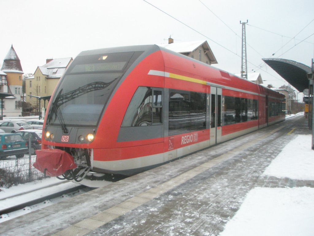 Hier 646 007-5 als RE3 von Angermnde nach Schwedt/Oder Hbf., dieser Zug stand am 21.12.2009 in Angermnde.
