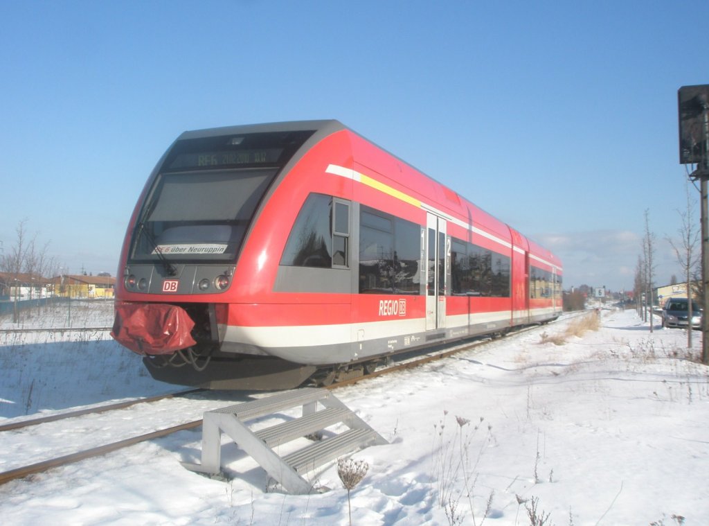 Hier 646 008-3 als RE6 nach Berlin-Spandau, abgestellt am 21.2.2010 hinter Neuruppin West.