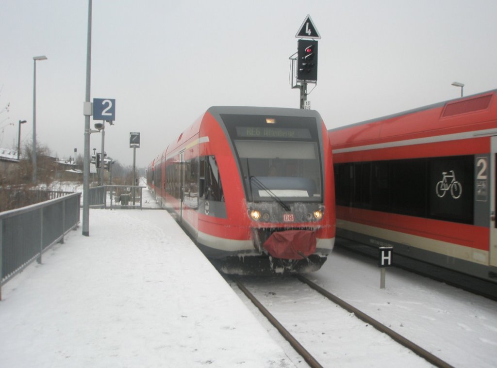 Hier 646 015-8 und 646 022-4 als RE6 nach Wittenberge, bei der Einfahrt am 3.1.2010 in Neuruppin West.