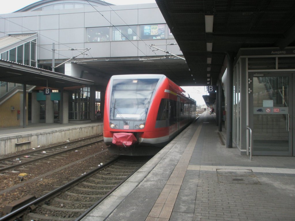 Hier 646 020-8 als eine RB22 von Potsdam Hbf. nach Berlin Schnefeld Flughafen, bei der Ausfahrt am 27.2.2010 aus Potsdam Hbf.