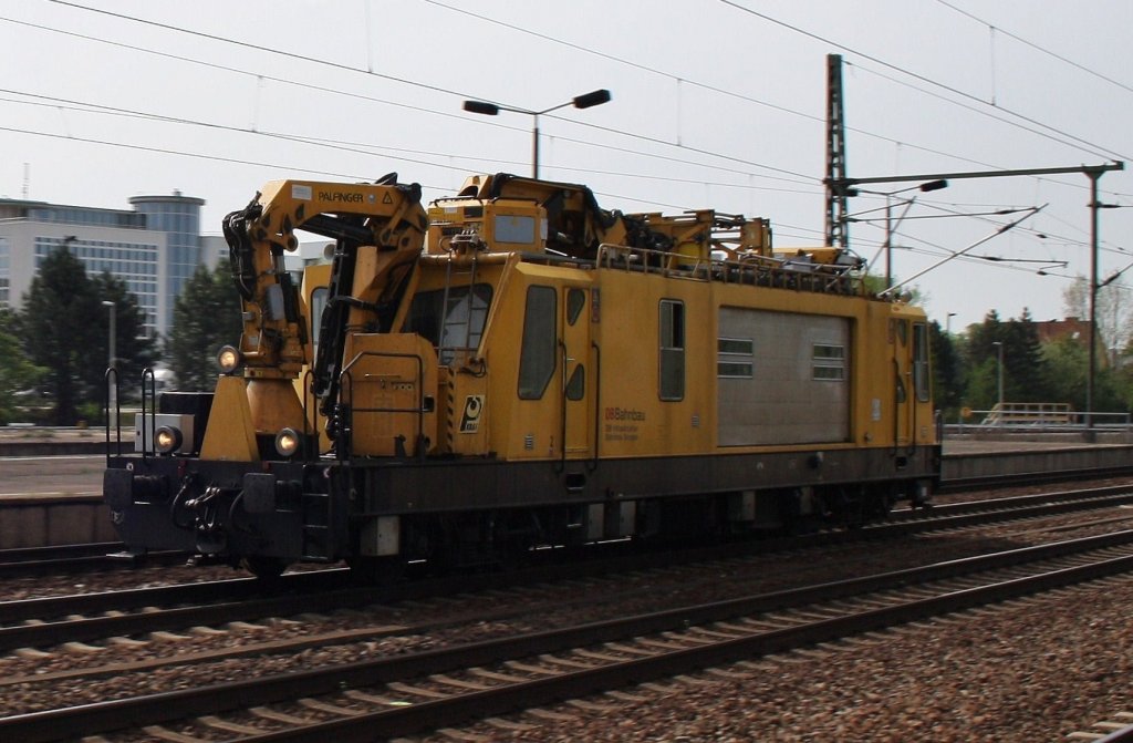 Hier 709 003-8, bei der Durchfahrt am 30.4.2012 durch Berlin Schnefeld Flughafen, in Richtung Berlin Karlshorst.
