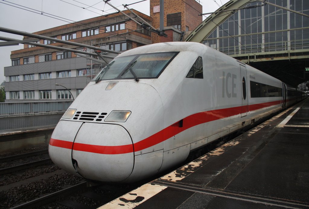 Hier 808 022-8  Eberswalde  als ICE857 von Kln Hbf. nach Berlin Ostbahnhof mit 808 039-2  Essen  als ICE847 von Kln Hbf. nach Berlin Ostbahnhof, diese ICE-Doppeltraktion stand am 18.5.2013 in Berlin Ostbahnhof.