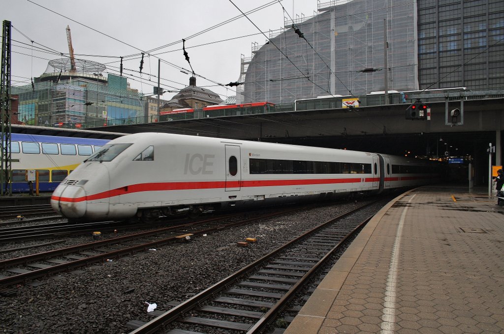 Hier 808 034-3  Minden  als ICE1095 von Kln Hbf. nach Hamburg-Altona, bei der Einfahrt am 11.10.2011 in Hamburg Hbf.