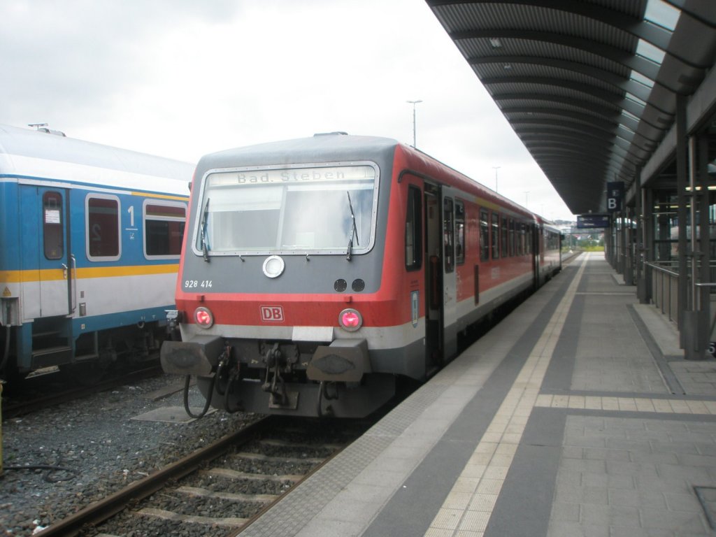 Hier 928 414 als RB 34275 von Hof Hbf. nach Bad Steben, dieser Triebzug stand am 18.8.2010 in Hof Hbf.