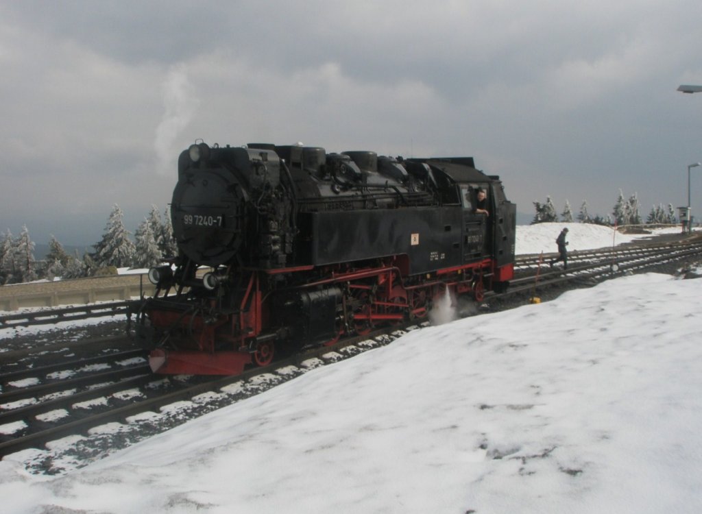 Hier 99 7240-7, beim rangieren am 5.4.2010 auf dem Brocken.              