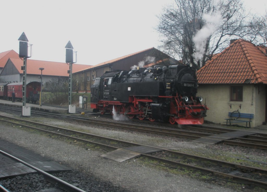 Hier 99 7245-6, beim zurcksetzen am 5.4.2010 in Wernigerode.