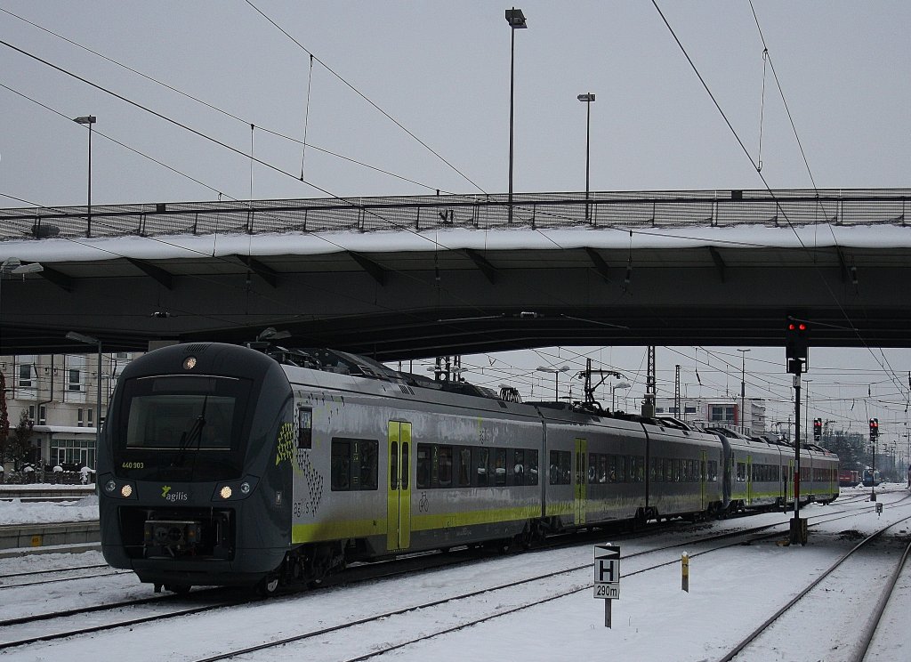 Hier die agilis 440 903 am 05.12.2010 in Regensburg Hbf.