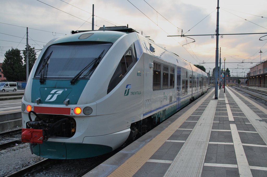 Hier ALe501 014 als R5733 von Bassano del Grappa nach Venezia Santa Lucia, dieser Triebzug stand am 12.7.2011 in Venezia Santa Lucia. 