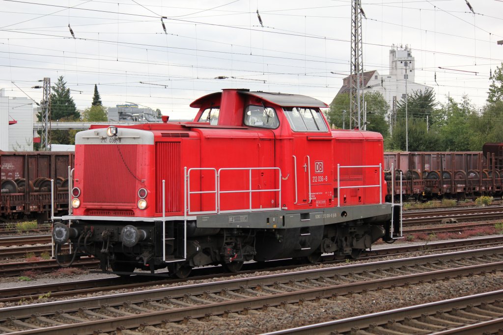 Hier am 20.09.2011 die 212036-8 Lz durch Paderborn