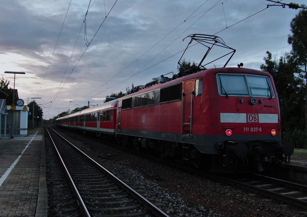 Hier am 30.08.2010 in Kfering 111 037 -8 .