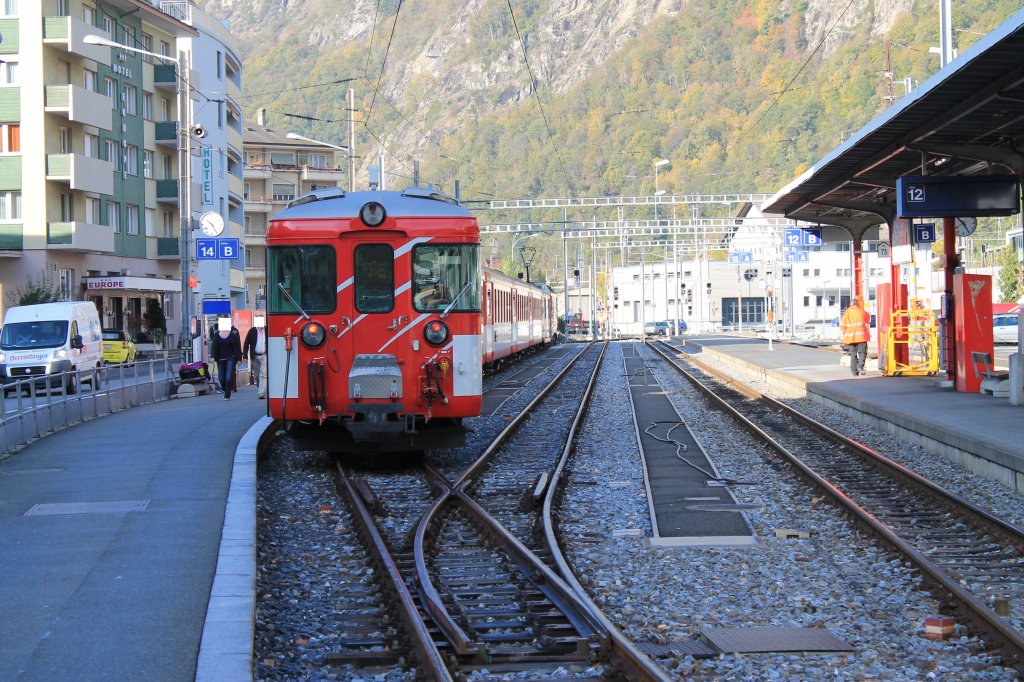 Hier eine Aufnahme des MGB Bahnhofes Brig am 26.10. mit einem Regionalzug nach Visp.