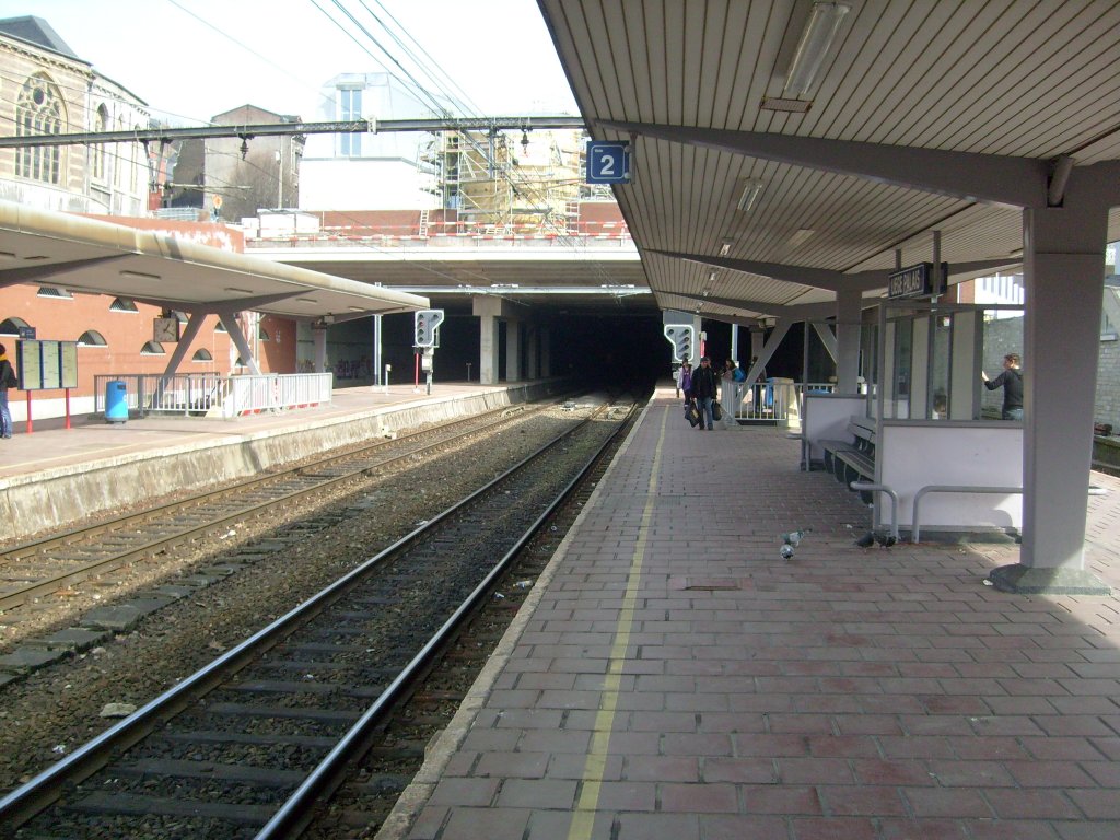 Hier die Ausfahrt des Bahnhofes Li�ge Palais in Richtung Liers und Herstal. Aufgenommen am 17.3.2010.