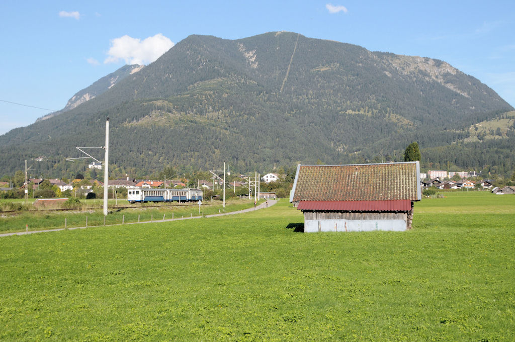 ...hier bei der Ausfahrt Garmisch-Partenkirchen mit dem Wank im Hintergrund
