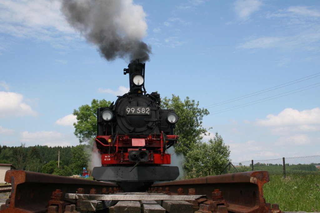 Hier bitte nicht weiter.99 582 auf der Verladerampe in Neuheide.13.06.10.