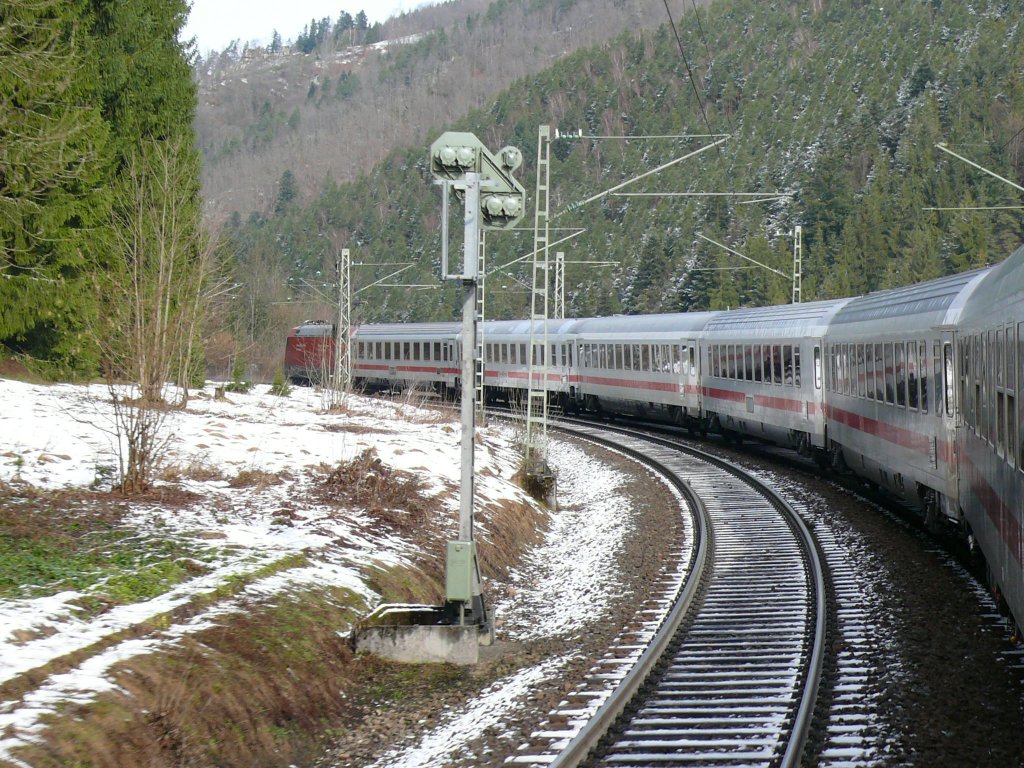 Hier der Blick auf den IC 2006 (Konstanz-Dortmund). 2.4.10