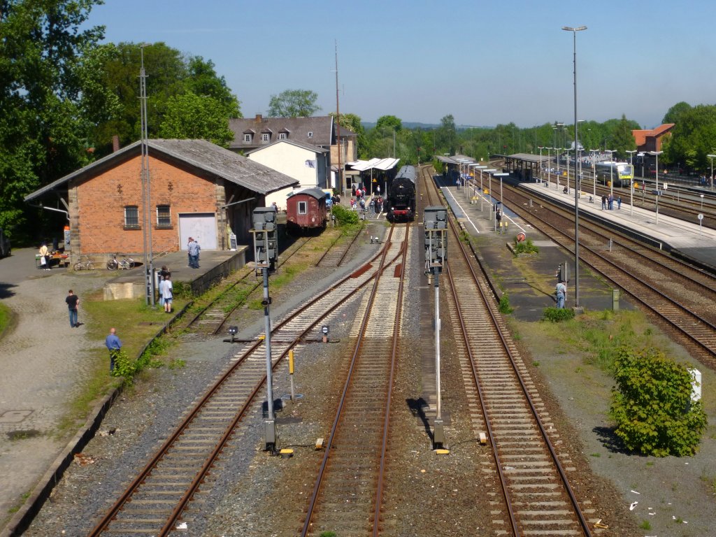 Hier der Blick ber den Bahnhof von Neuenmarkt-Wirbserg am 19.Mai 2013.