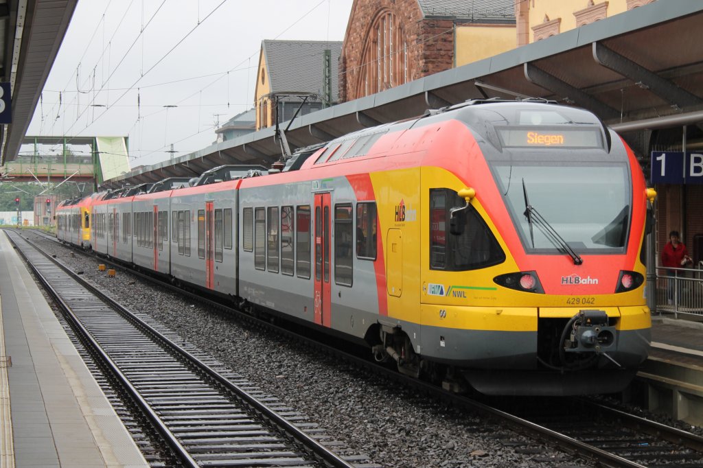 Hier eine Doppeltraktion HLB FLIRT am 3.6.12 in Gieen.