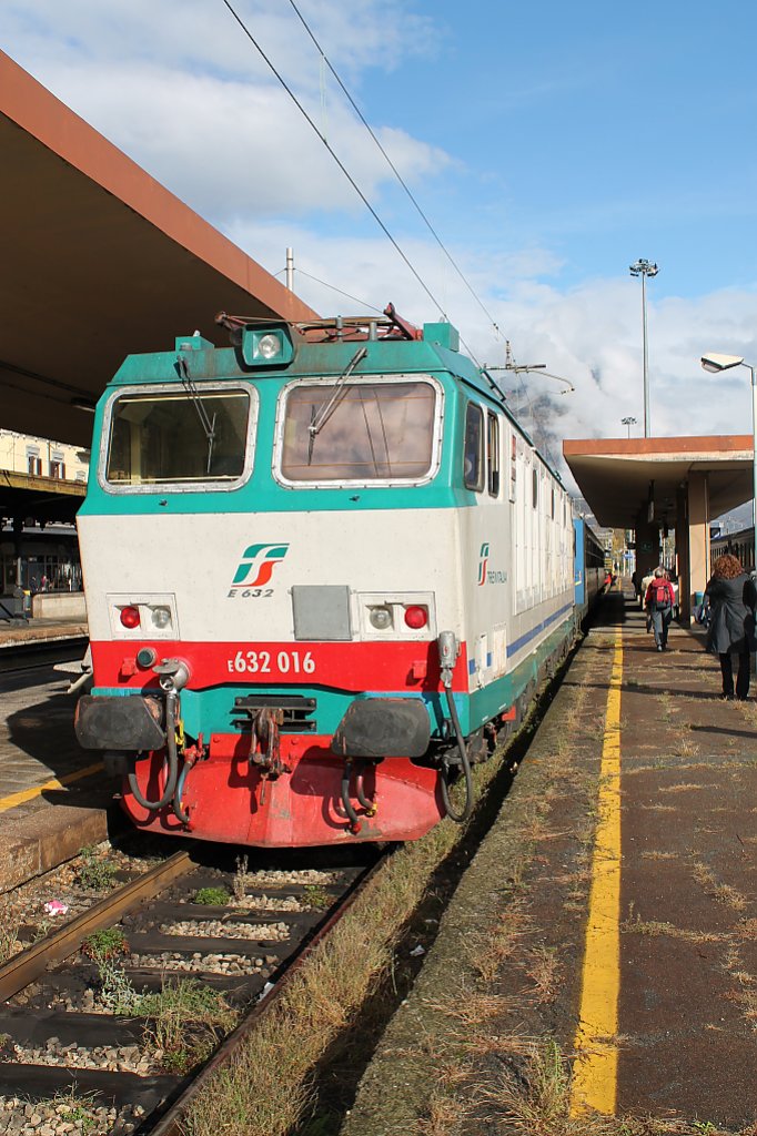 Hier eine E632 des FS am 26.10. abgestellt in Domodossola.