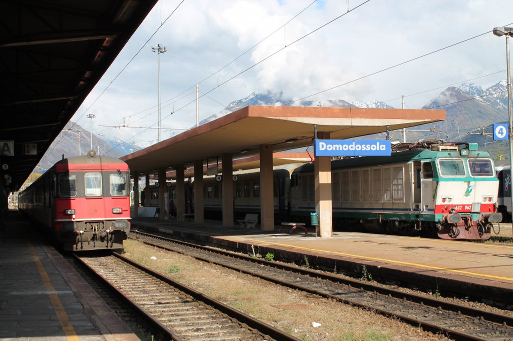 Hier ein EW I/II Pendel am 26.10. in Domodossola neben einem italienischen Regionalzug