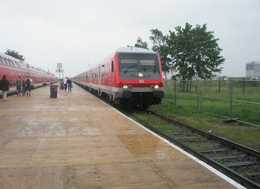 Hier ein ILA-Shuttle von Berlin Lichtenberg nach Berlin ILA Bahnhof bei der Einfahrt am 12.6.2010 in Berlin ILA Bahnhof.