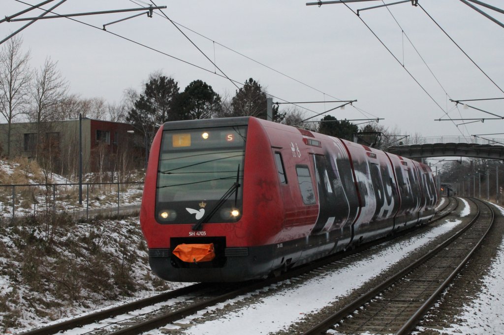 Hier ein linie F während der Einfahrt zum S-Bahnhof Danshøj. 11-02-2012
