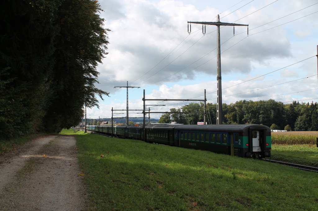 Hier ein Nachschuss aus den aus EW I/II gebildeten Sonderzug am 9.10. kurz vor dem Bahnhof Hindelbank in Fahrtrichtung Bern.