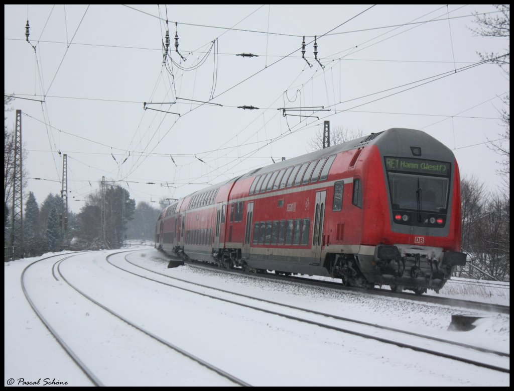 Hier ein Nachschuss des RE1 nach Hamm in Westfalen der zu dem Zeitpunkt durch den Eschweiler Bahnhof fuhr. Zuglok war die 146 008.
14.02.10 16:03
