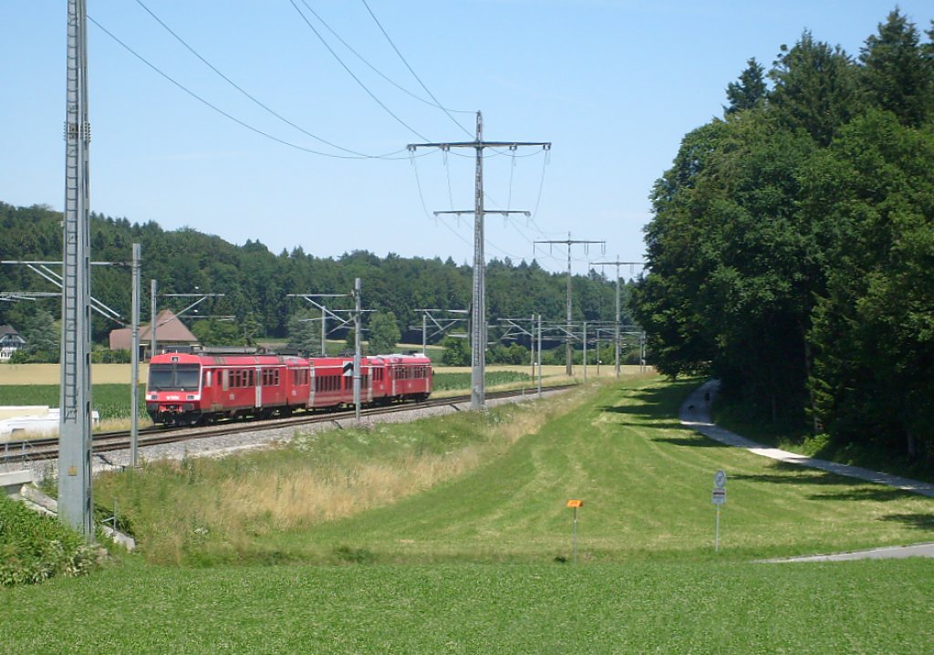Hier ein NPZ der BLS am 3.7. kurz nach der Ausfahrt aus dem Bahnhof Hindelbank.