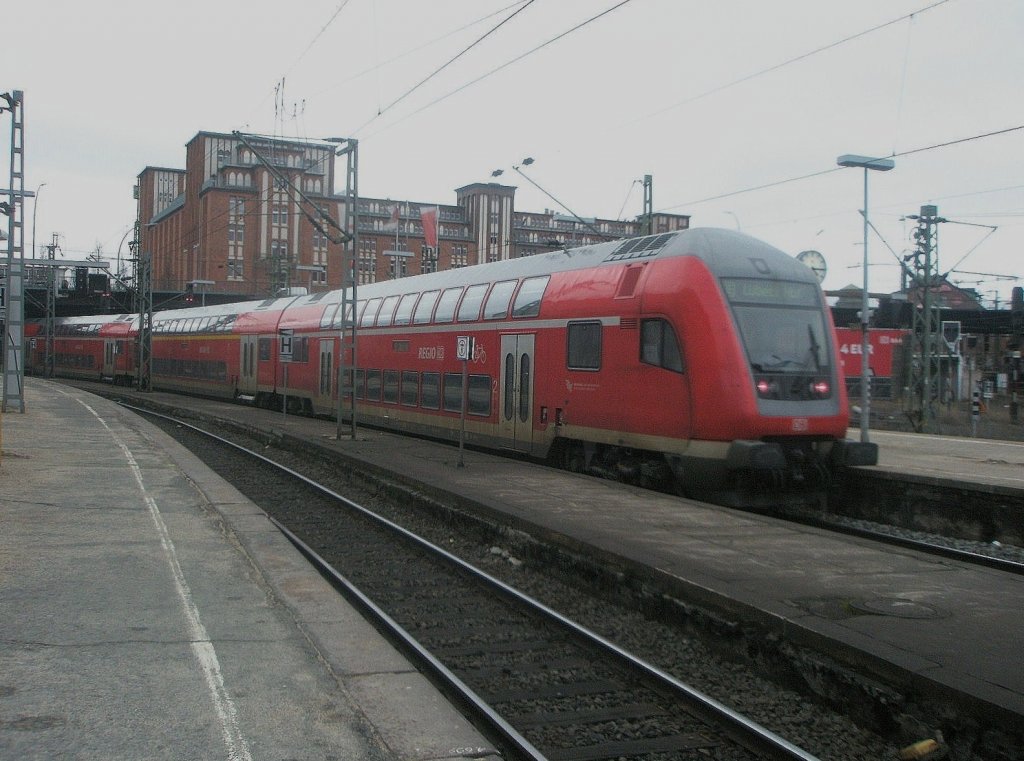 Hier ein RE nach Lbeck Hbf., bei der Ausfahrt am 13.3.2010 aus Hamburg Hbf.