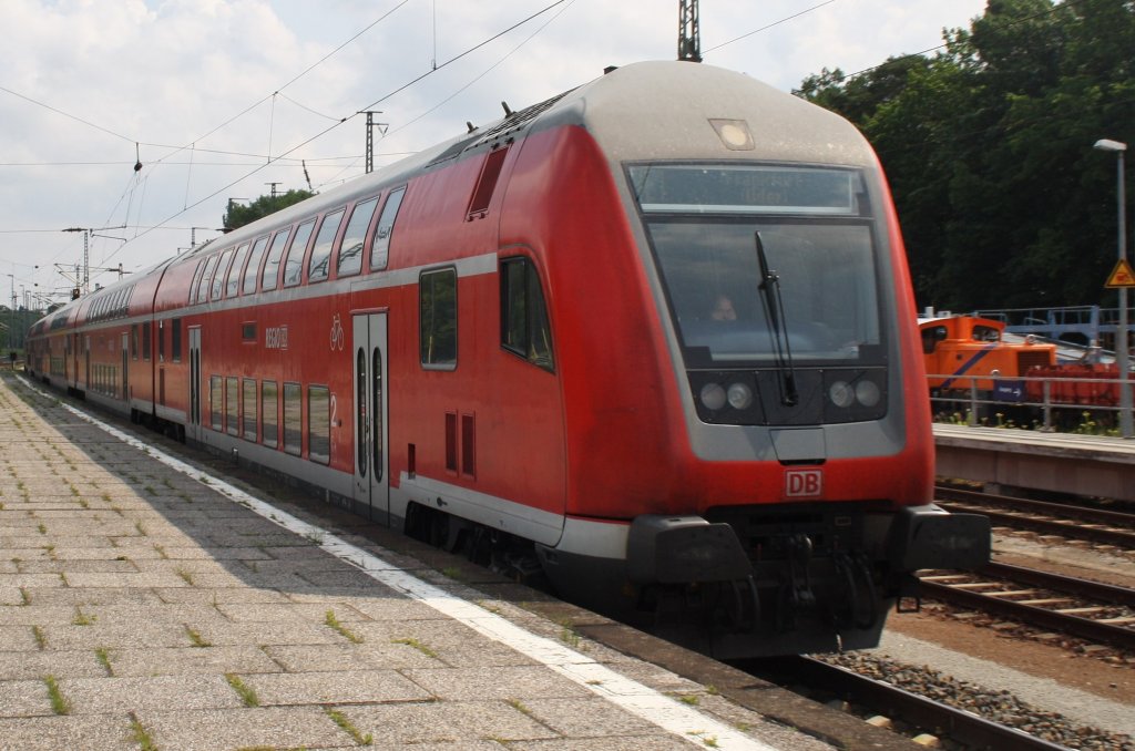 Hier ein RE1 (RE18177) von Brandenburg Hbf. nach Frankfurt(Oder), bei der Ausfahrt am 28.6.2013 aus Berlin Wannsee. Gezogen hatte 182 014.