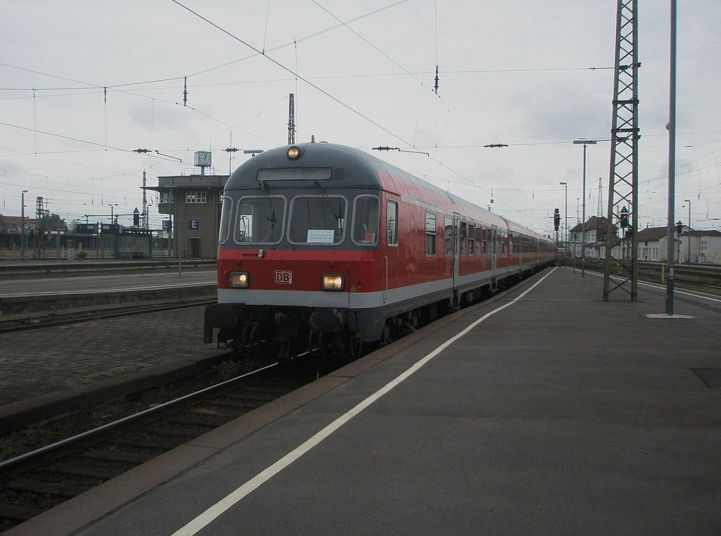 Hier ein RE16 von Leipzig Hbf. nach Hof Hbf., bei der Bereitstellung am 14.5.2010 in Leipzig Hbf.