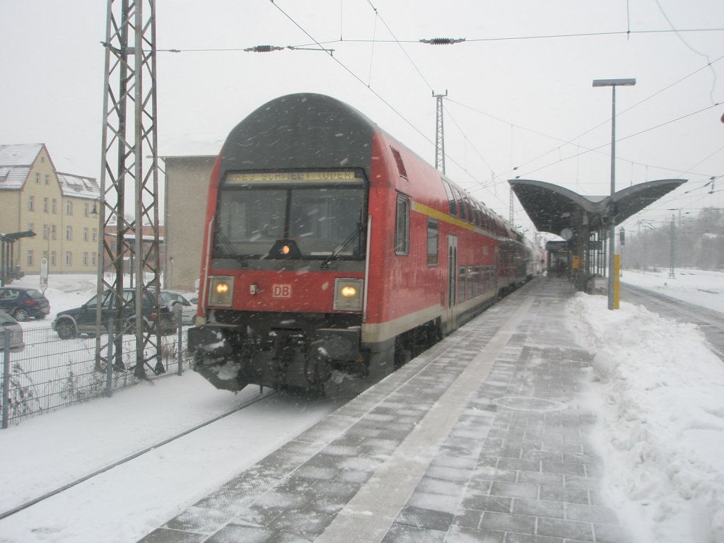 Hier ein RE3 von Elsterwerder nach Schwedt/Oder Hbf., bei der Einfahrt am 30.1.2010 in Angermnde.