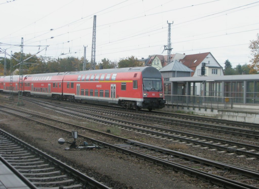 Hier ein RE3 nach Stralsund, bei der Einfahrt am 14.11.2009 in Angerm�nde.