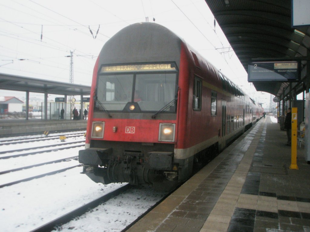 Hier ein RE3 nach Wnsdorf-Waldstadt, dieser Zug stand am 23.12.2009 in Angermnde.