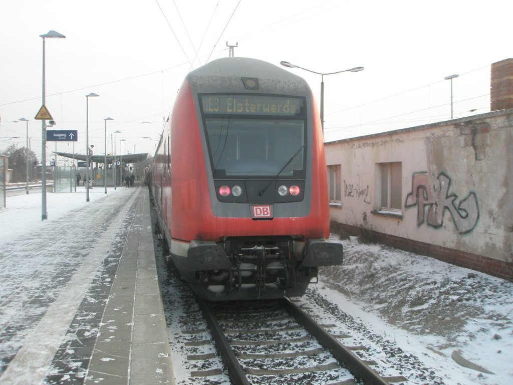 Hier ein RE3 von Stralsund Hbf. nach Elsterwerda, dieser Zug stand am 19.12.2009 in Angermnde.