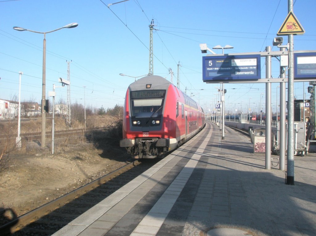 Hier ein RE3 von Stralsund Hbf. nach Elsterwerda, bei der Einfahrt am 7.3.2010 in Angermnde.