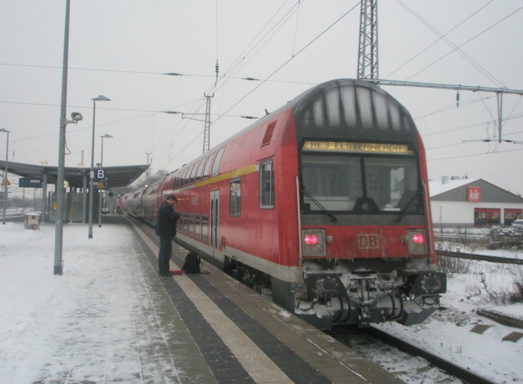 Hier ein RE3 von Stralsund nach Elsterwerda, bei der Ausfahrt am 7.1.2010 aus Angermnde.