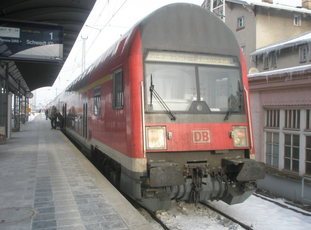 Hier ein RE3 von Wnsdorf-Waldstadt nach Schwedt/Oder, dieser Zug stand am 24.1.2010 in Angermnde.