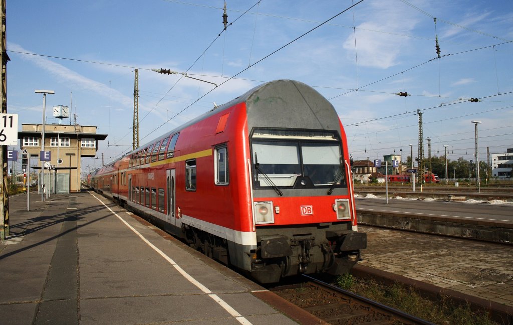 Hier ein RE5 von Leipzig Hbf. nach Halle(Saale) Hbf., bei der Ausfahrt am 3.10.2011 aus Leipzig Hbf.